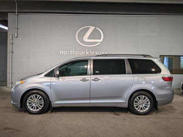 2015 Toyota Sienna XLE FWD photo