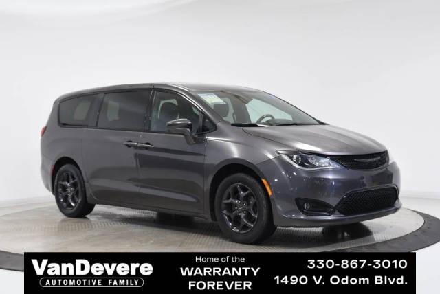 2019 Chrysler Pacifica Minivan Touring Plus FWD photo