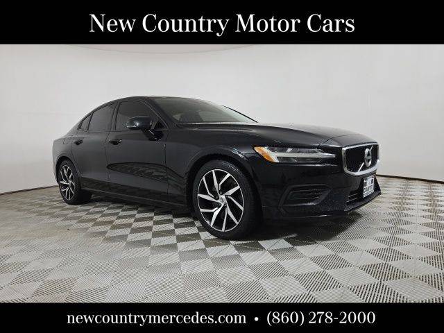 2019 Volvo S60 Momentum AWD photo