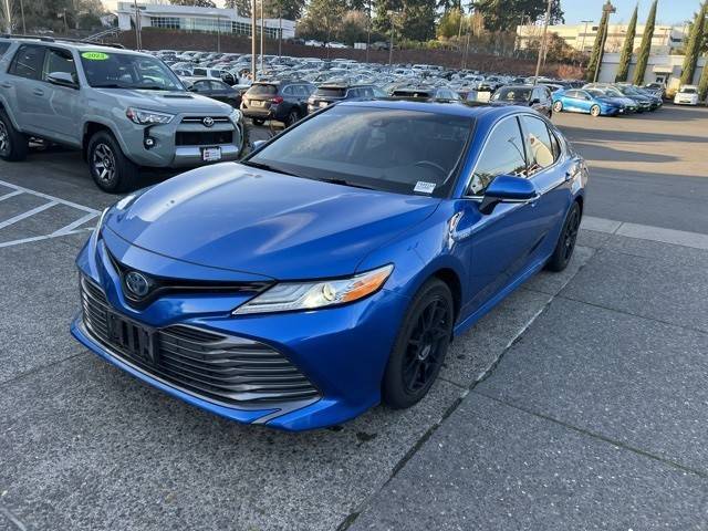 2019 Toyota Camry Hybrid XLE FWD photo