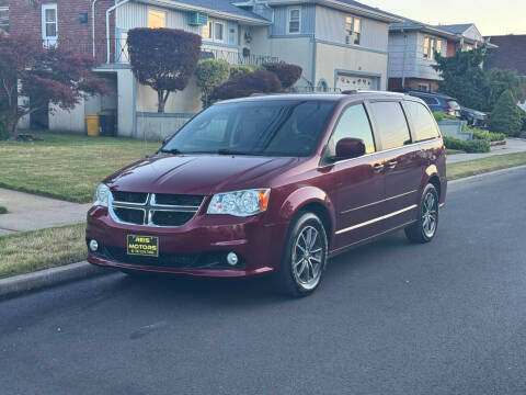 2017 Dodge Grand Caravan SXT FWD photo