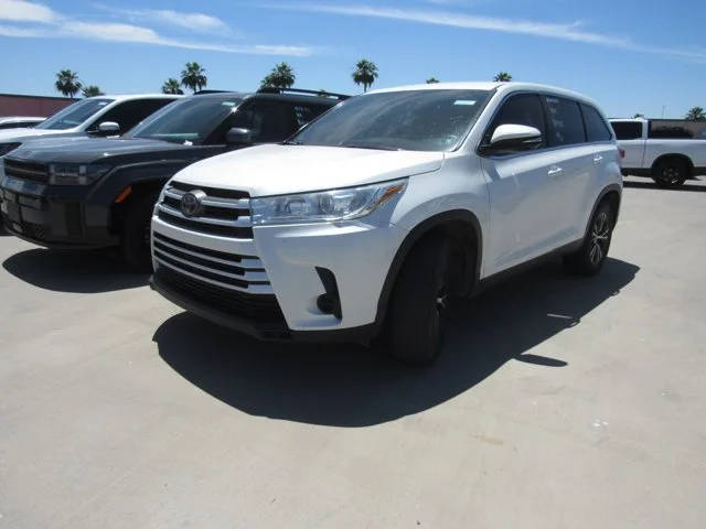 2019 Toyota Highlander LE FWD photo