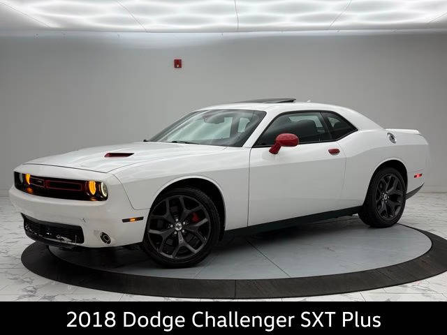 2018 Dodge Challenger SXT Plus RWD photo