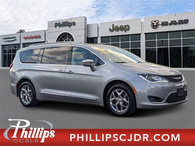 2018 Chrysler Pacifica Minivan Limited FWD photo