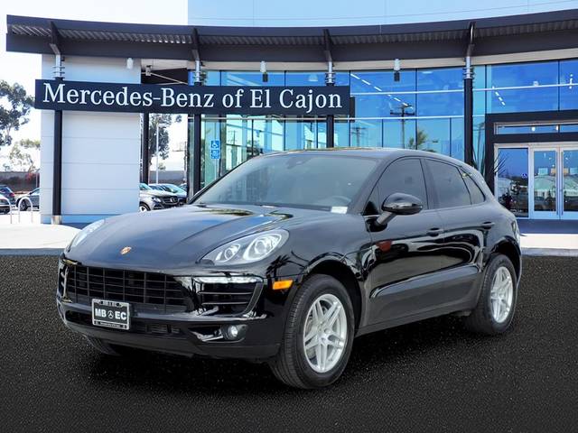 2017 Porsche Macan  AWD photo