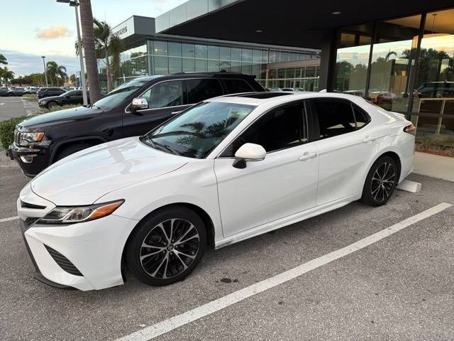 2019 Toyota Camry SE FWD photo