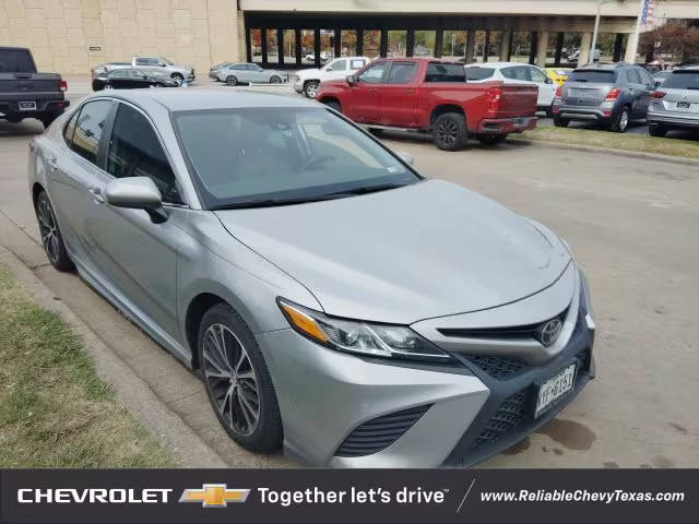 2019 Toyota Camry SE FWD photo