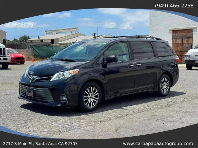 2019 Toyota Sienna XLE FWD photo