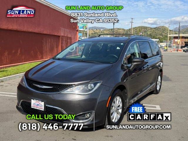 2018 Chrysler Pacifica Minivan Touring L FWD photo