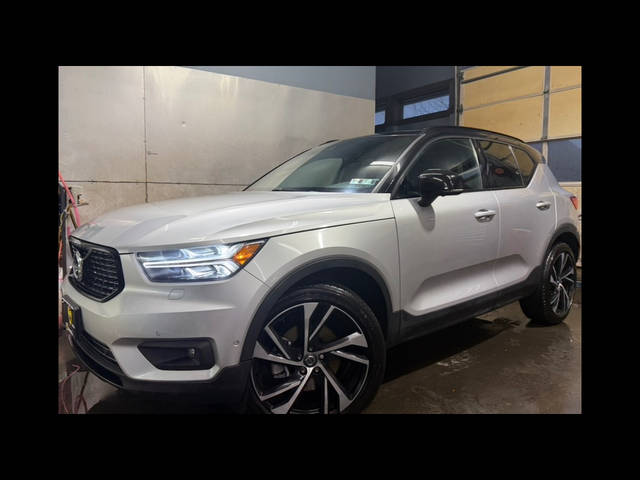 2019 Volvo XC40 R-Design AWD photo