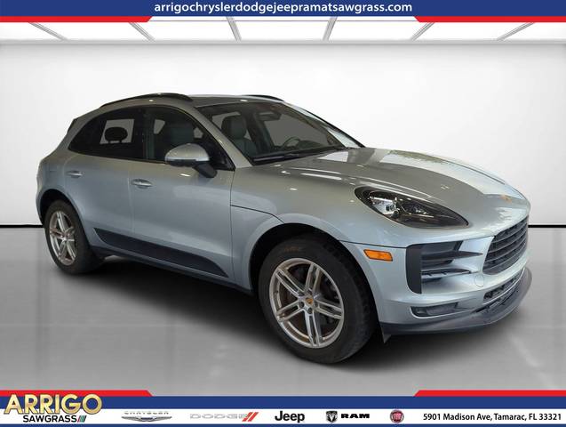 2019 Porsche Macan  AWD photo