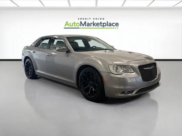 2017 Chrysler 300 300C RWD photo