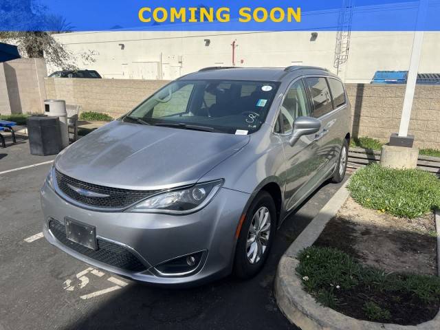 2018 Chrysler Pacifica Minivan Touring L FWD photo