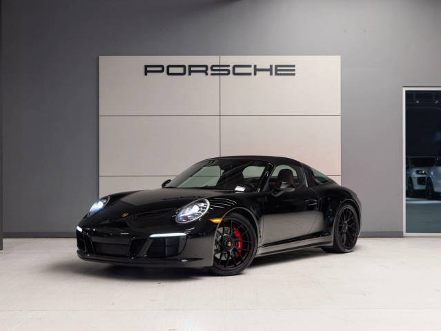 2019 Porsche 911 4 GTS AWD photo