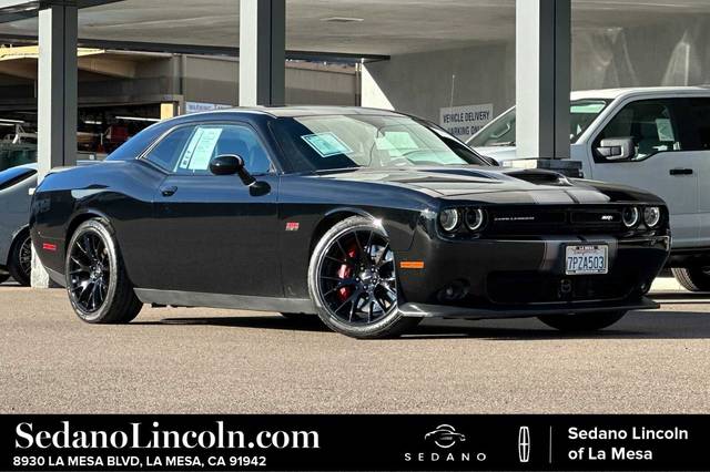 2016 Dodge Challenger SRT 392 RWD photo