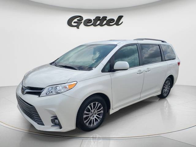 2019 Toyota Sienna XLE FWD photo
