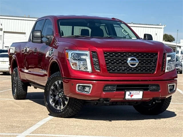 2019 Nissan Titan XD PRO-4X 4WD photo