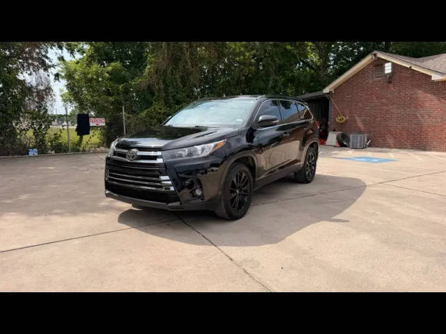 2019 Toyota Highlander SE FWD photo