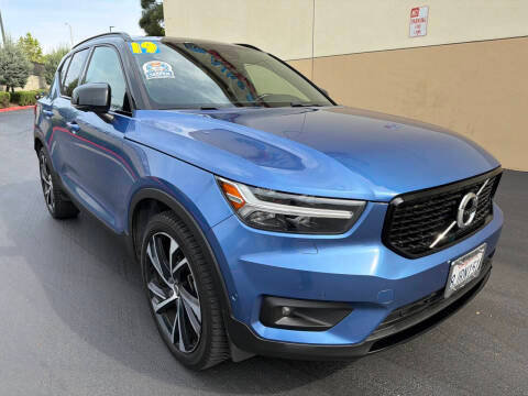 2019 Volvo XC40 R-Design FWD photo