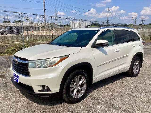 2015 Toyota Highlander XLE AWD photo