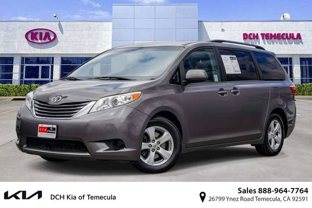 2015 Toyota Sienna LE FWD photo