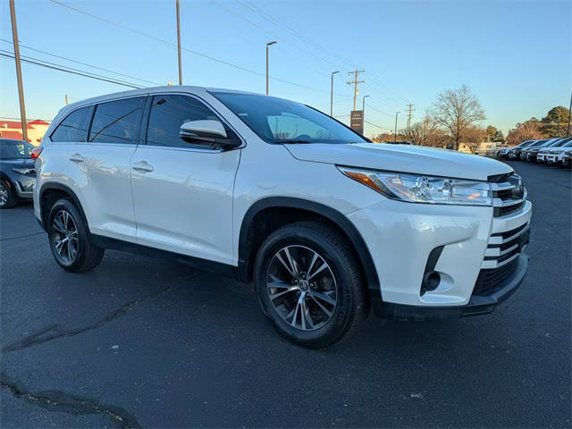 2019 Toyota Highlander LE FWD photo