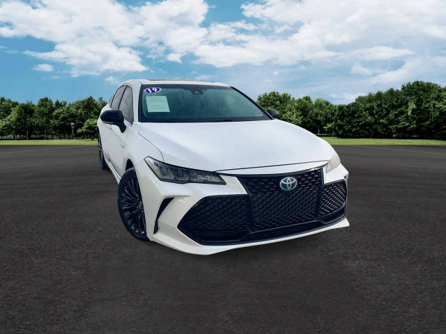 2019 Toyota Avalon Hybrid XSE FWD photo