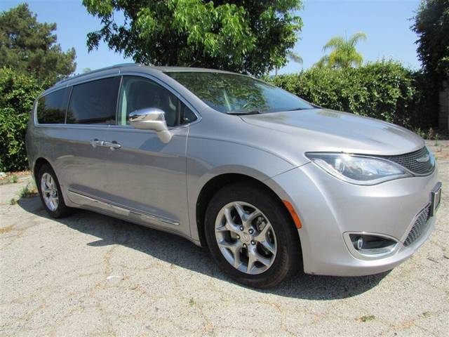 2018 Chrysler Pacifica Minivan Limited FWD photo