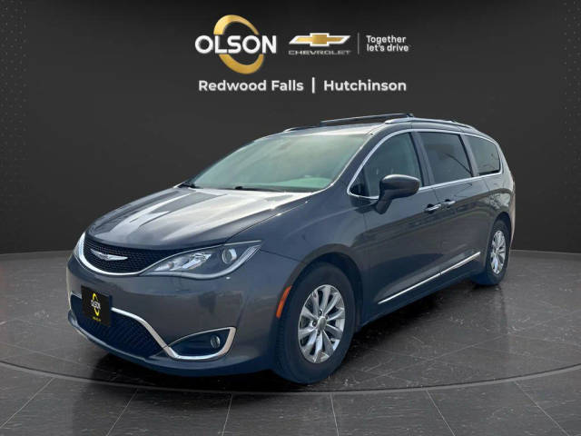 2018 Chrysler Pacifica Minivan Touring L FWD photo