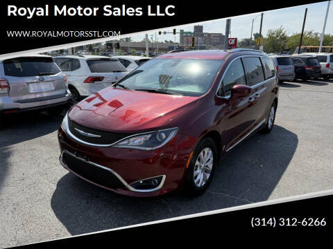 2018 Chrysler Pacifica Minivan Touring L FWD photo