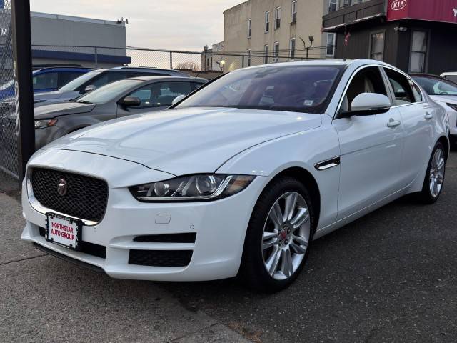 2019 Jaguar XE 25t Premium AWD photo