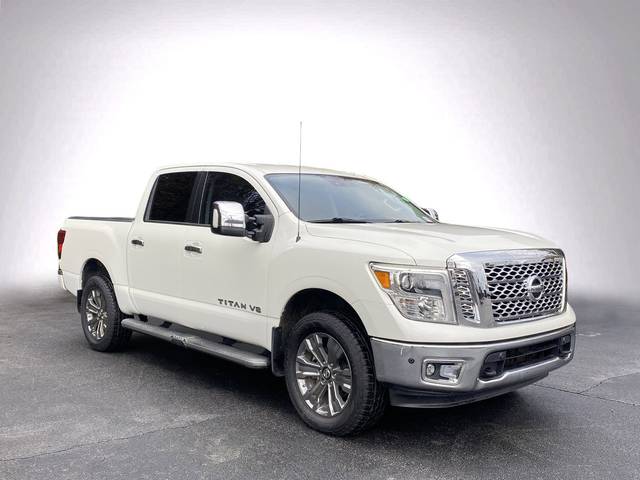 2019 Nissan Titan SL 4WD photo