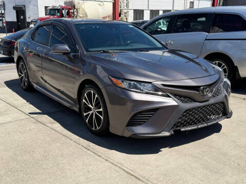 2019 Toyota Camry SE FWD photo