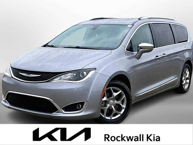 2018 Chrysler Pacifica Minivan Limited FWD photo