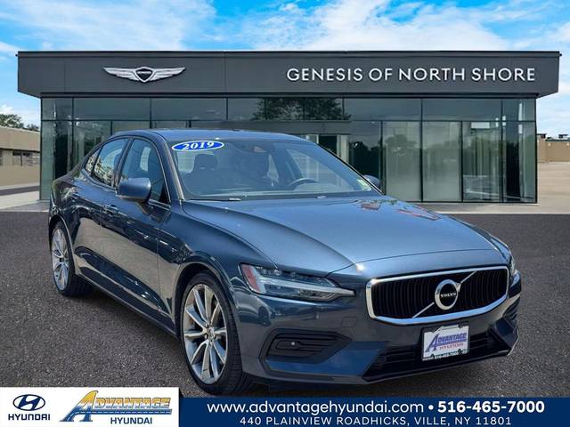 2019 Volvo S60 Momentum AWD photo