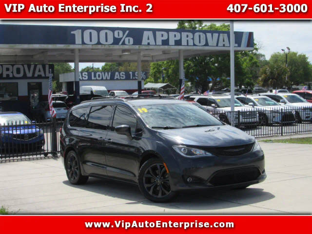 2019 Chrysler Pacifica Minivan Touring L Plus FWD photo