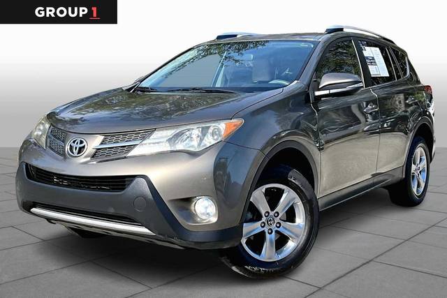 2015 Toyota RAV4 XLE FWD photo