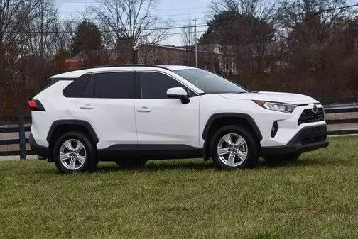 2019 Toyota RAV4 XLE AWD photo