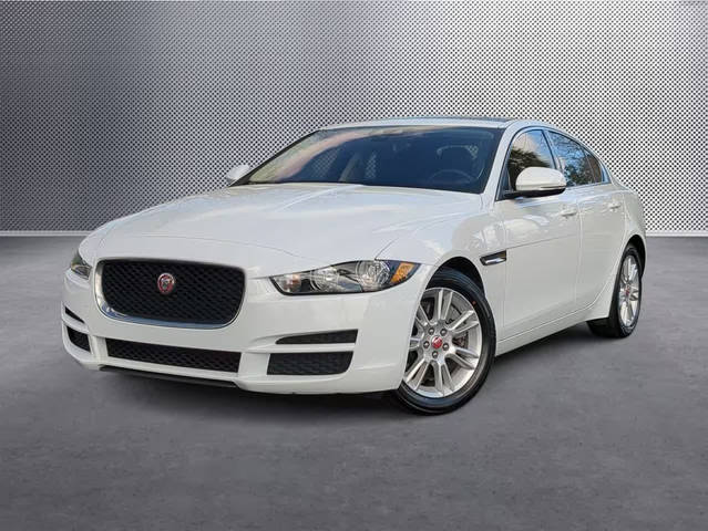 2019 Jaguar XE 25t Premium RWD photo
