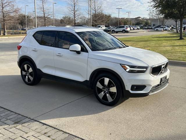 2019 Volvo XC40 Momentum AWD photo