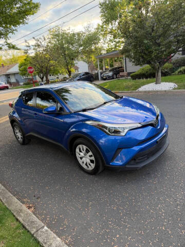 2019 Toyota C-HR LE FWD photo