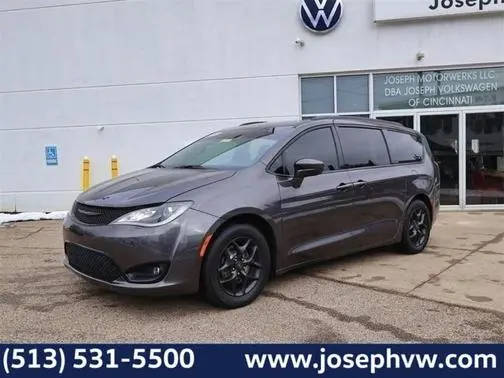 2019 Chrysler Pacifica Minivan Touring L Plus FWD photo