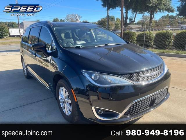 2019 Chrysler Pacifica Minivan Touring L FWD photo