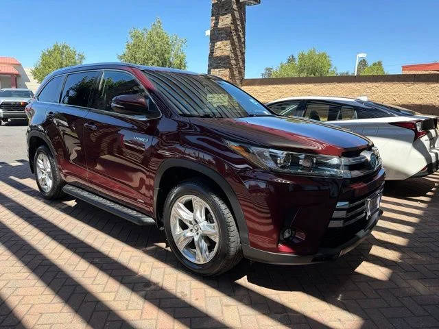 2019 Toyota Highlander Hybrid Limited AWD photo