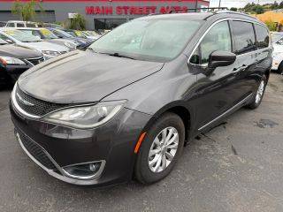2018 Chrysler Pacifica Minivan Touring L FWD photo
