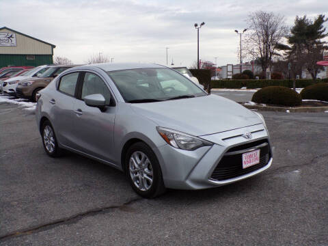 2018 Toyota Yaris FWD photo