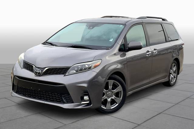 2018 Toyota Sienna SE FWD photo