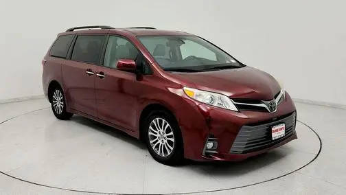 2019 Toyota Sienna XLE FWD photo