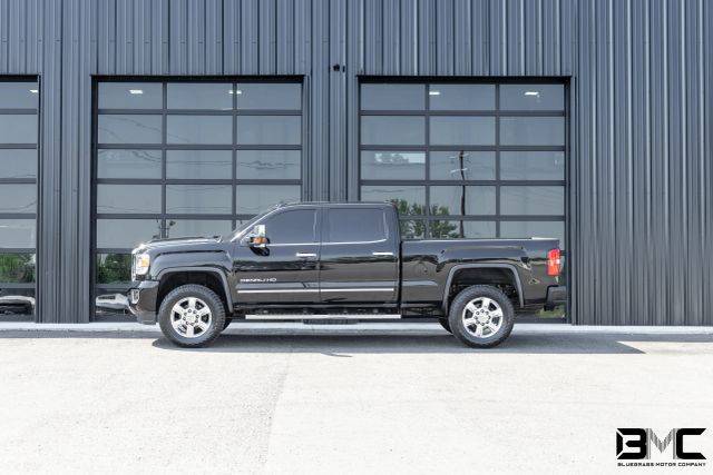 2019 GMC Sierra 3500HD Denali 4WD photo