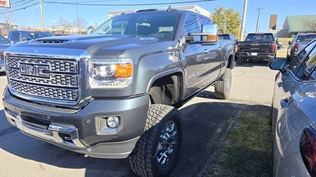 2019 GMC Sierra 2500HD Denali 4WD photo